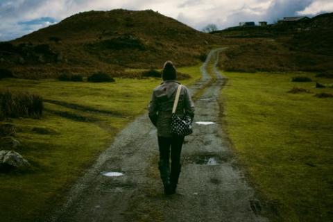 caminando